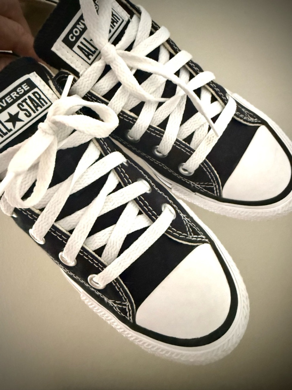 Converse Black & White Women’s Size 6 Low Top Sneakers - Picture 2 of 9